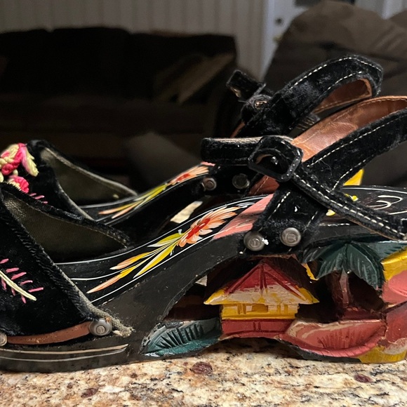 Vtg• 1940’s • Wooden • Carved • Black/ Red• Sandals • Size 6 • Philippines Shoes - Picture 2 of 13